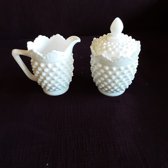 ANTIQUE MILK GLASS HOBNAIL PITCHER AND SUGAR BOWL. - Picture 2 of 7